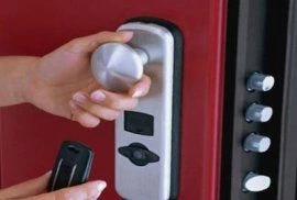 Чем можно обеспечить дополнительную защиту двери