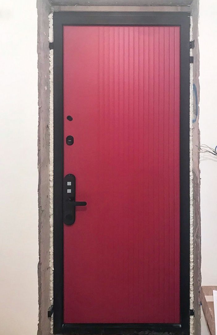 Входная дверь в квартиру 64АР3 вид изнутри
