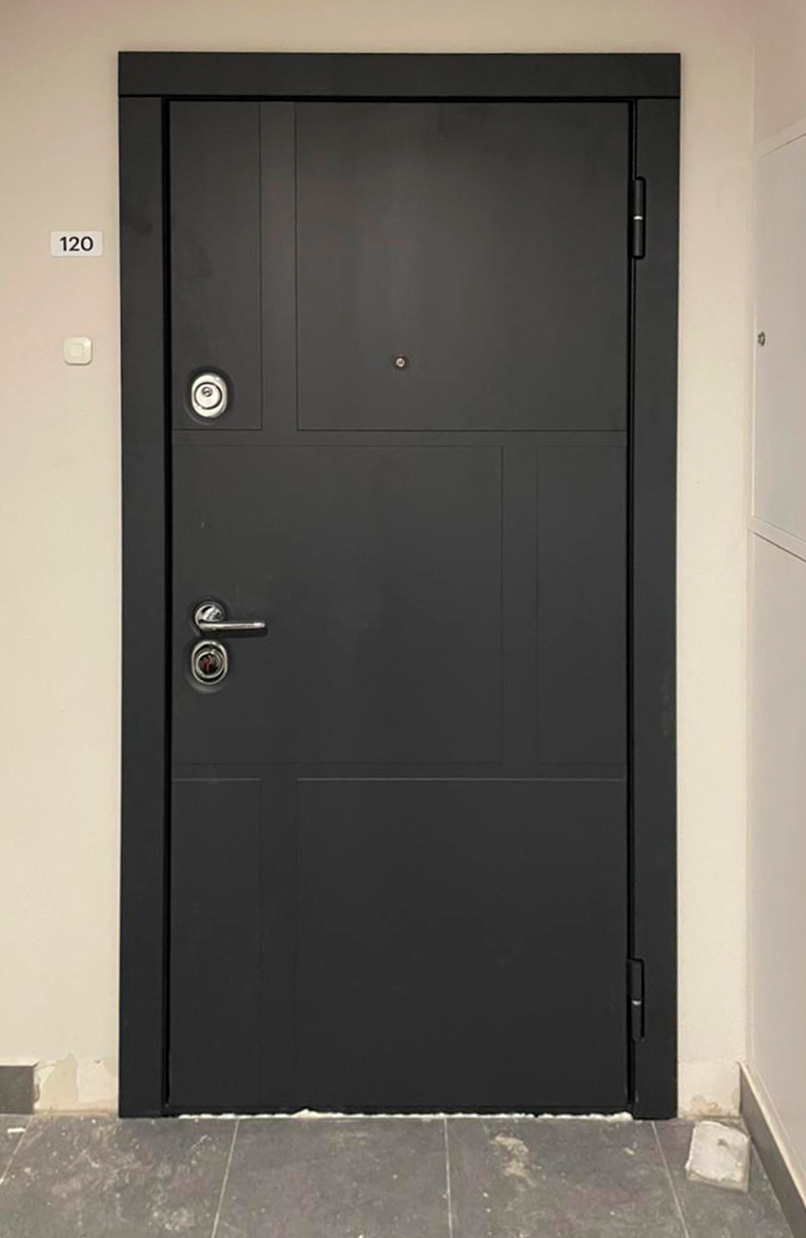 Входная дверь в квартиру 182АР1 вид снаружи