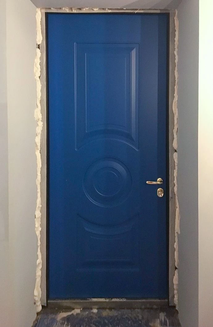 Входная дверь в частный дом 113АР3 вид изнутри