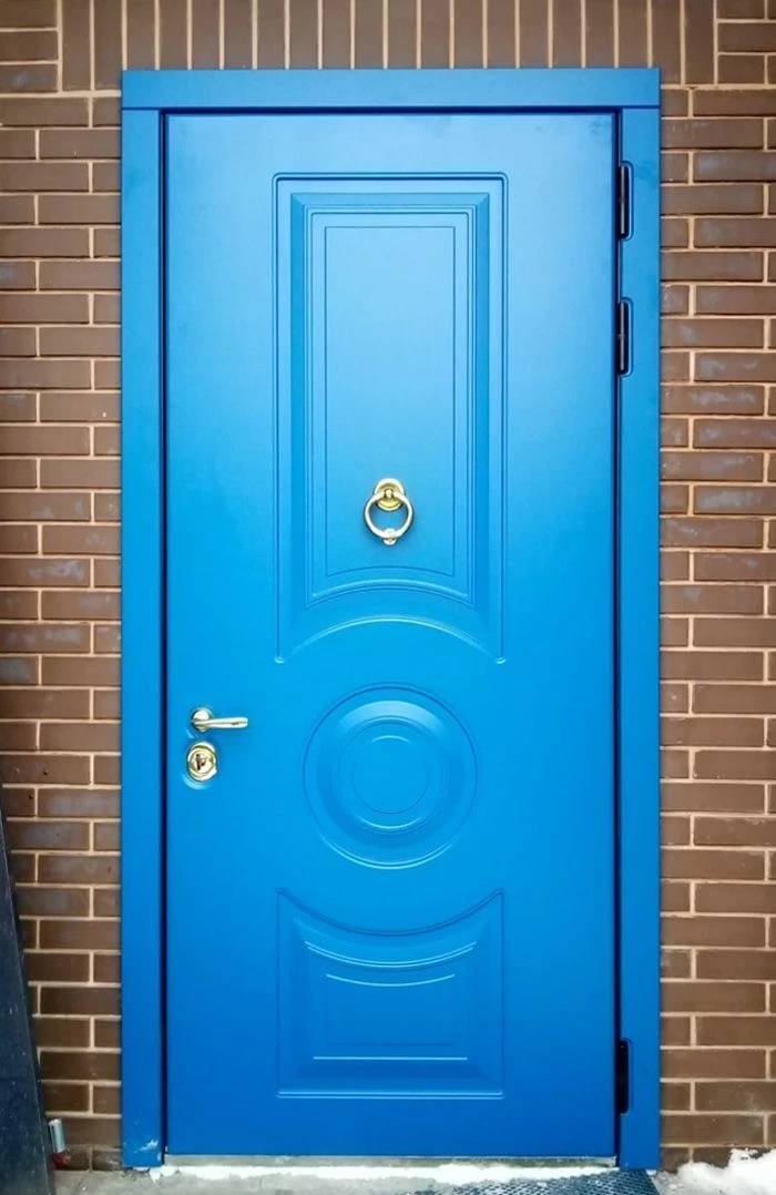 Входная дверь в частный дом 113АР3 вид снаружи